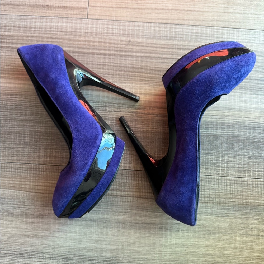 Bakers purple (leather upper) heels with shiny black accent.